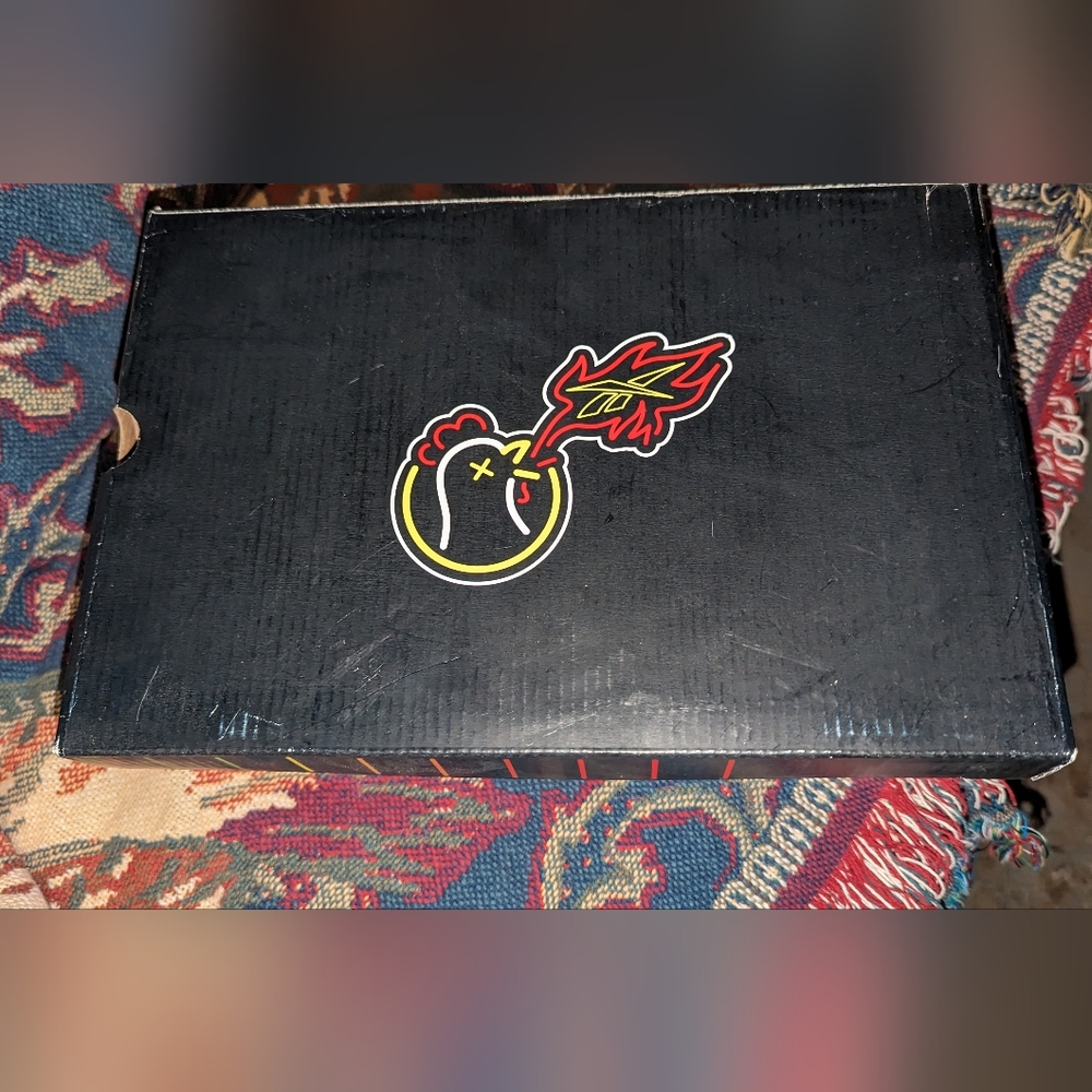 Hot Ones & Reebok Collab. Classic Leather Shoe. Size 11